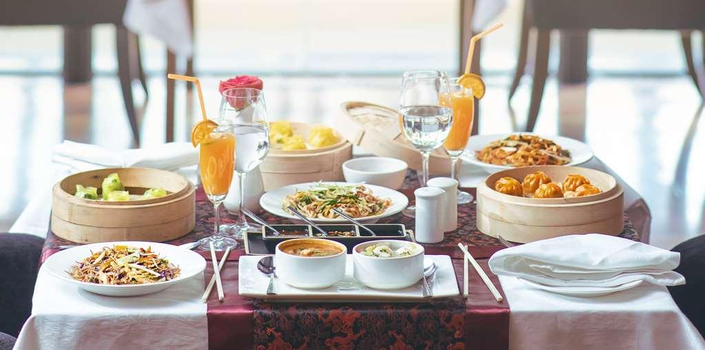 Radisson Blu Udaipur Palace Resort & Spa Restaurant foto