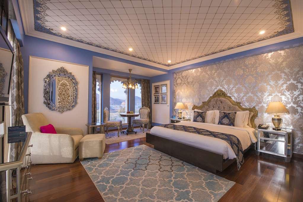 Radisson Blu Udaipur Palace Resort & Spa Zimmer foto